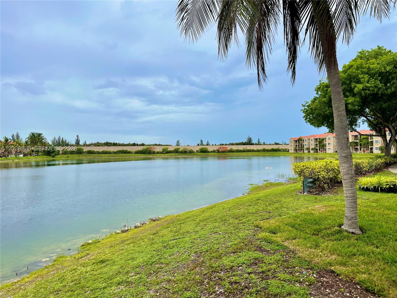 THE COURTS AT DORAL ISLES - Residential