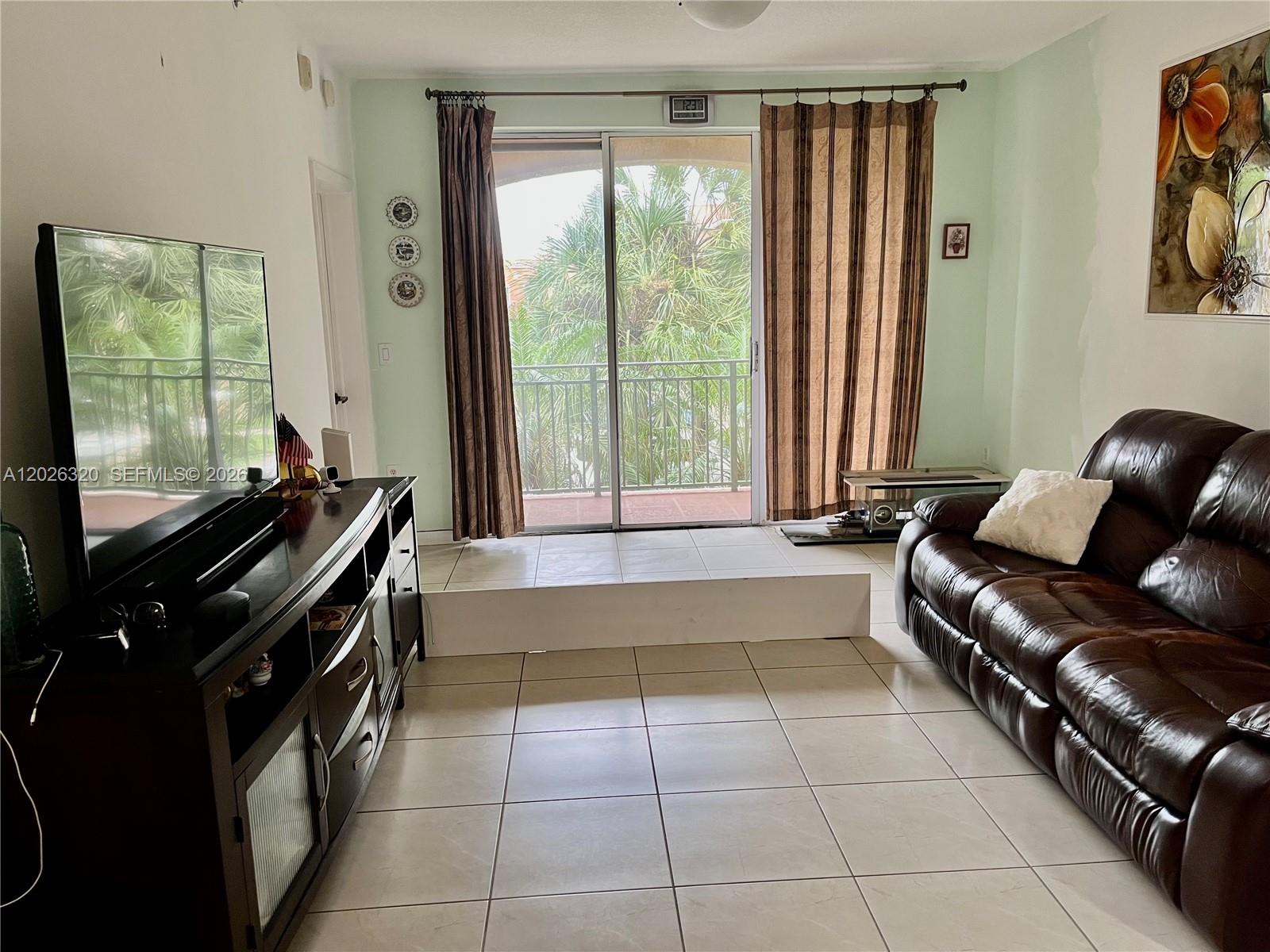 THE COURTS AT DORAL ISLES - Residential