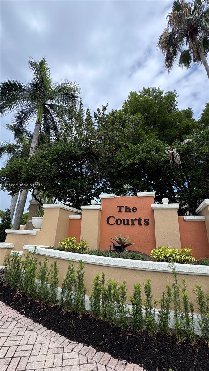 VERY GOOD LOCATED 3/2 CONDO IN A CENTER AREA IN DORAL. APARTMENT IN EXCELLENT CONDITION ON 2nd FLOOR. TILED IN SOCIAL AREAS, WOOD FLOOR IN BEDROOMS. NO CARPET, WASHER AND DRYER INSIDE THE UNIT. 1 BALCONY ONE. GATED COMMUNITY. 1 ASSIGNED PARKING SPACE. SECOND CAR CAN PARK IN VISITORS. EASY ACCESS TO 836, TURNPIKE, PALMETTO, AND SHOPPING CENTERS.