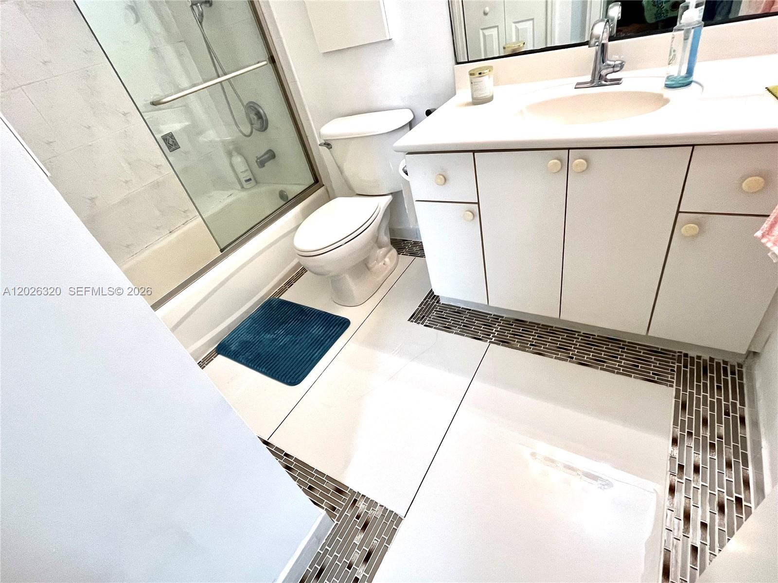 THE COURTS AT DORAL ISLES - Residential