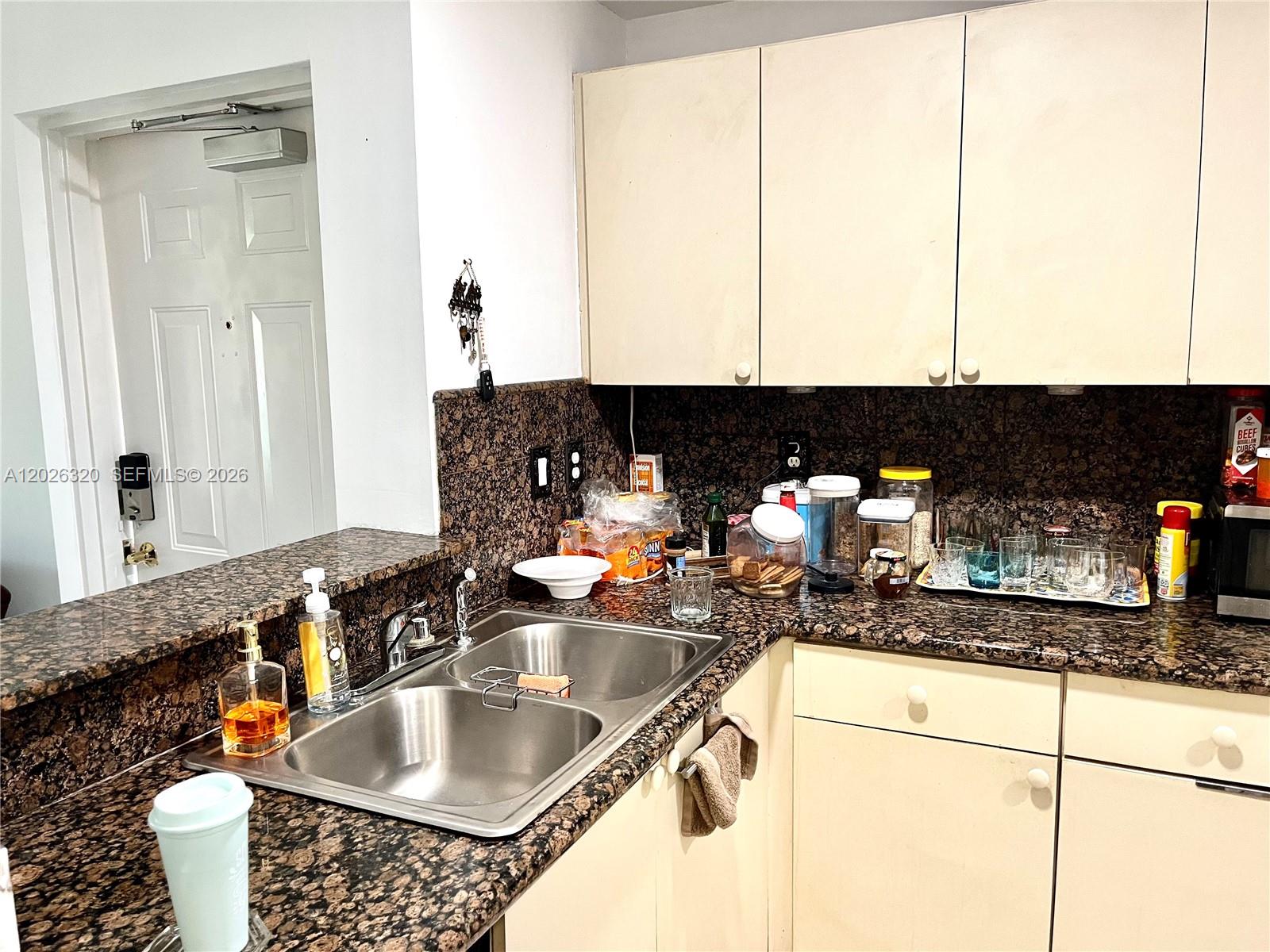 THE COURTS AT DORAL ISLES - Residential