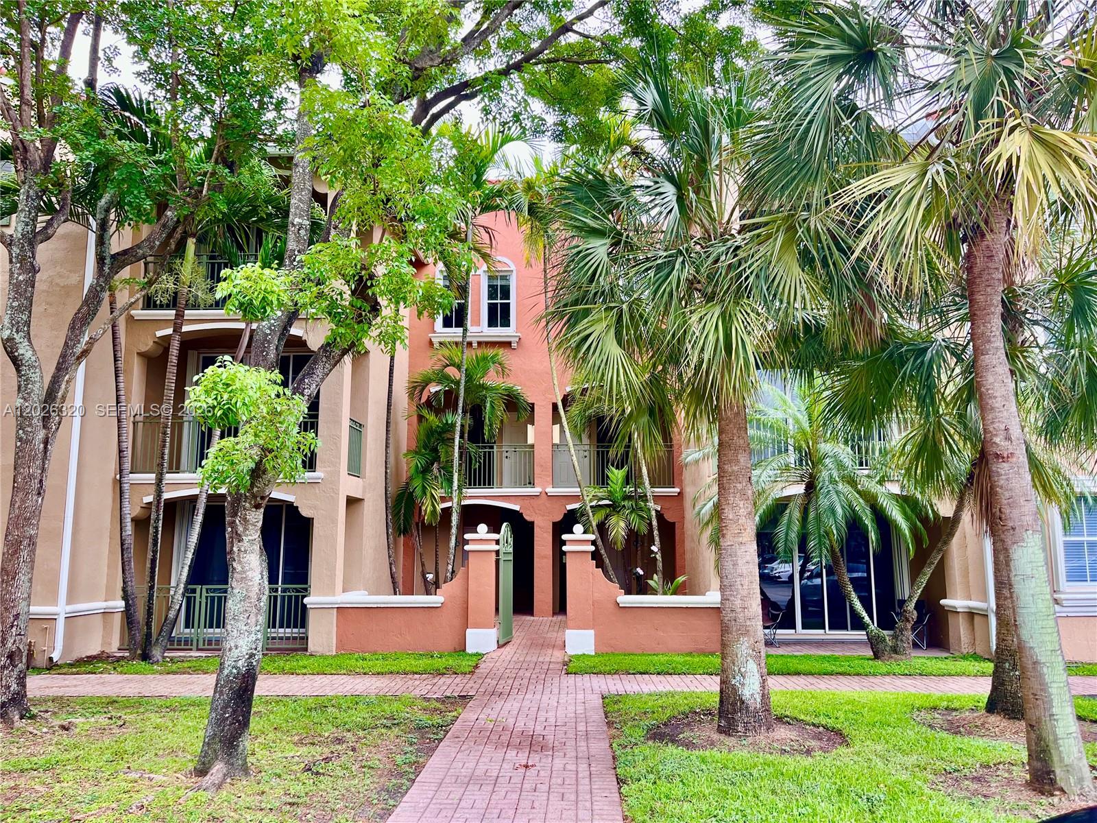 THE COURTS AT DORAL ISLES - Residential