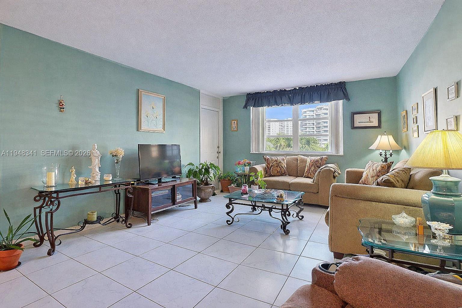 PLAZA TOWERS SOUTH CONDO - Residential