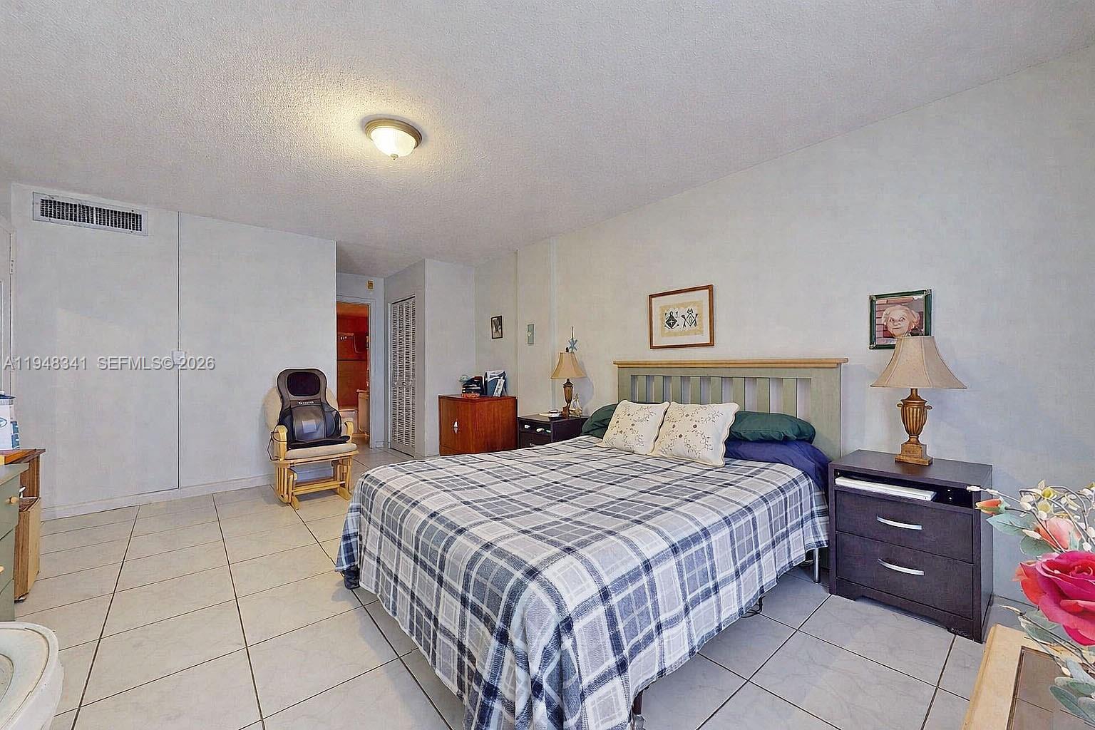 PLAZA TOWERS SOUTH CONDO - Residential