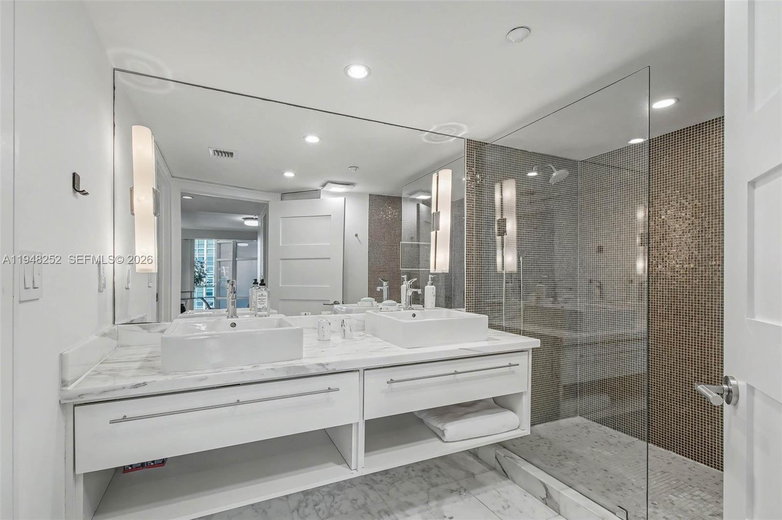 CAPOBELLA CONDO - Residential