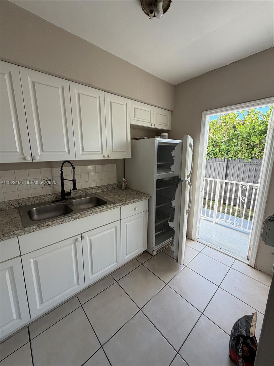 ISLE OF NORMANDY MIAMI VI - Residential Lease