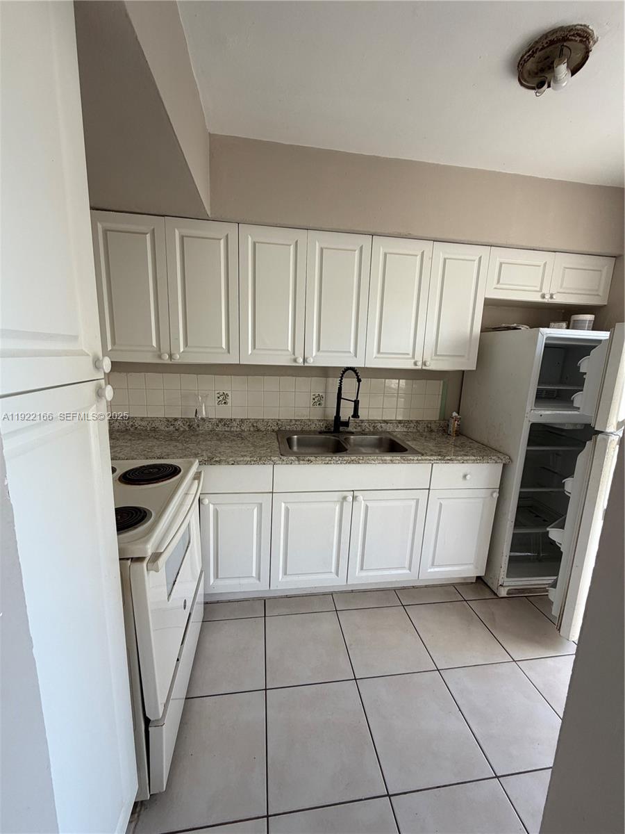 ISLE OF NORMANDY MIAMI VI - Residential Lease