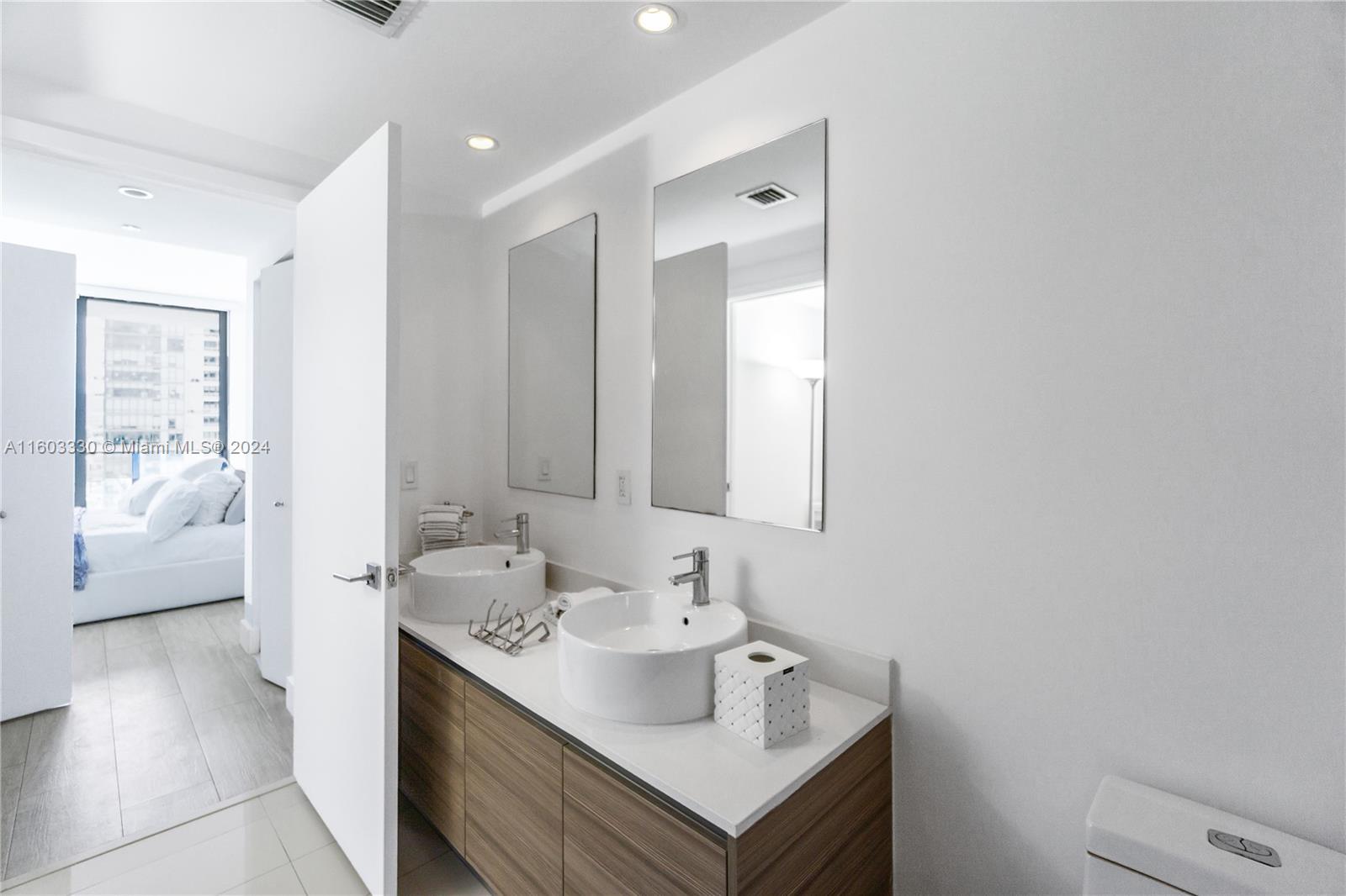 HYDE MIDTOWN CONDO - Residential Lease