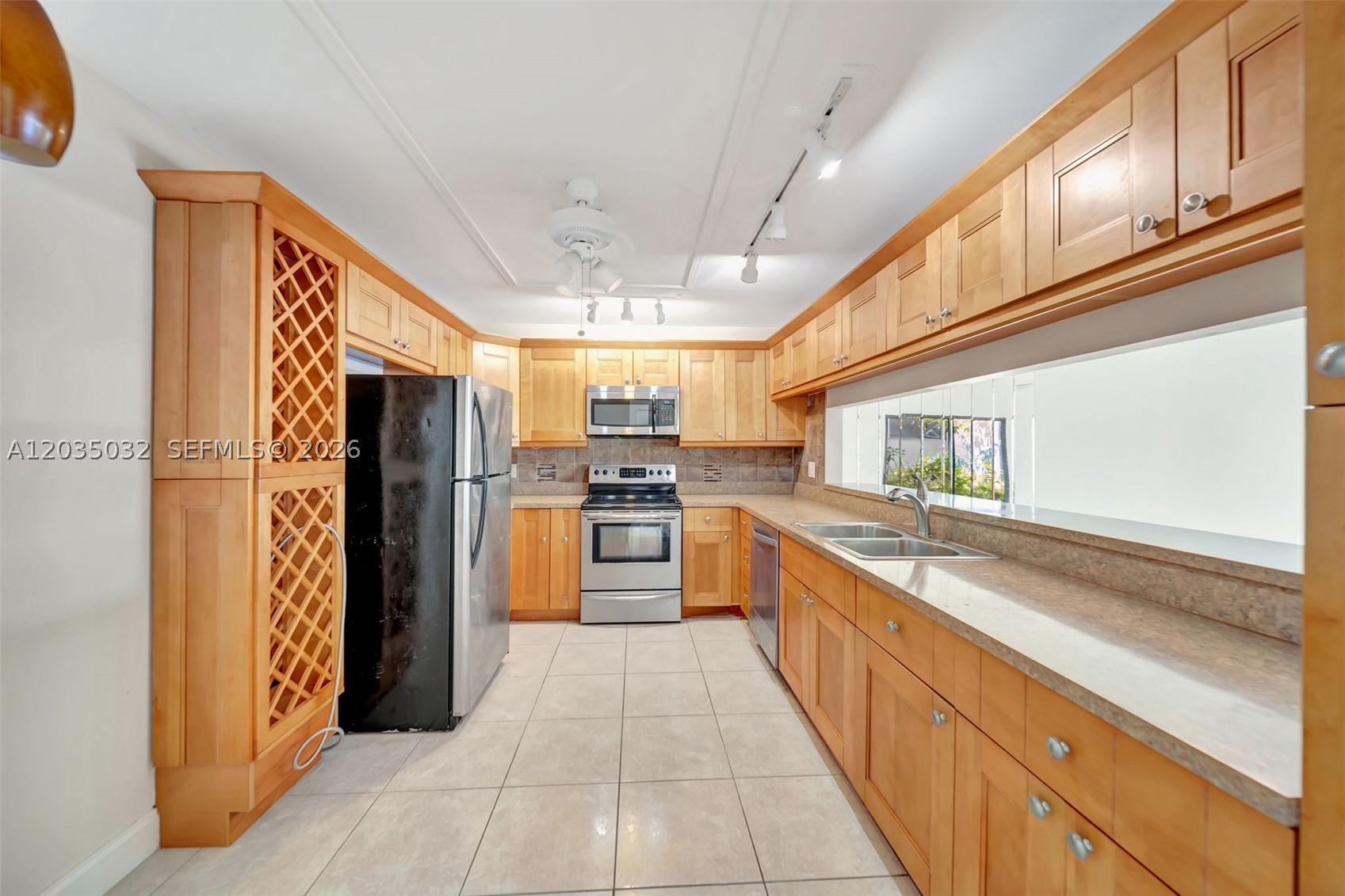 VILLAS AT THE GATE CONDO - Residential