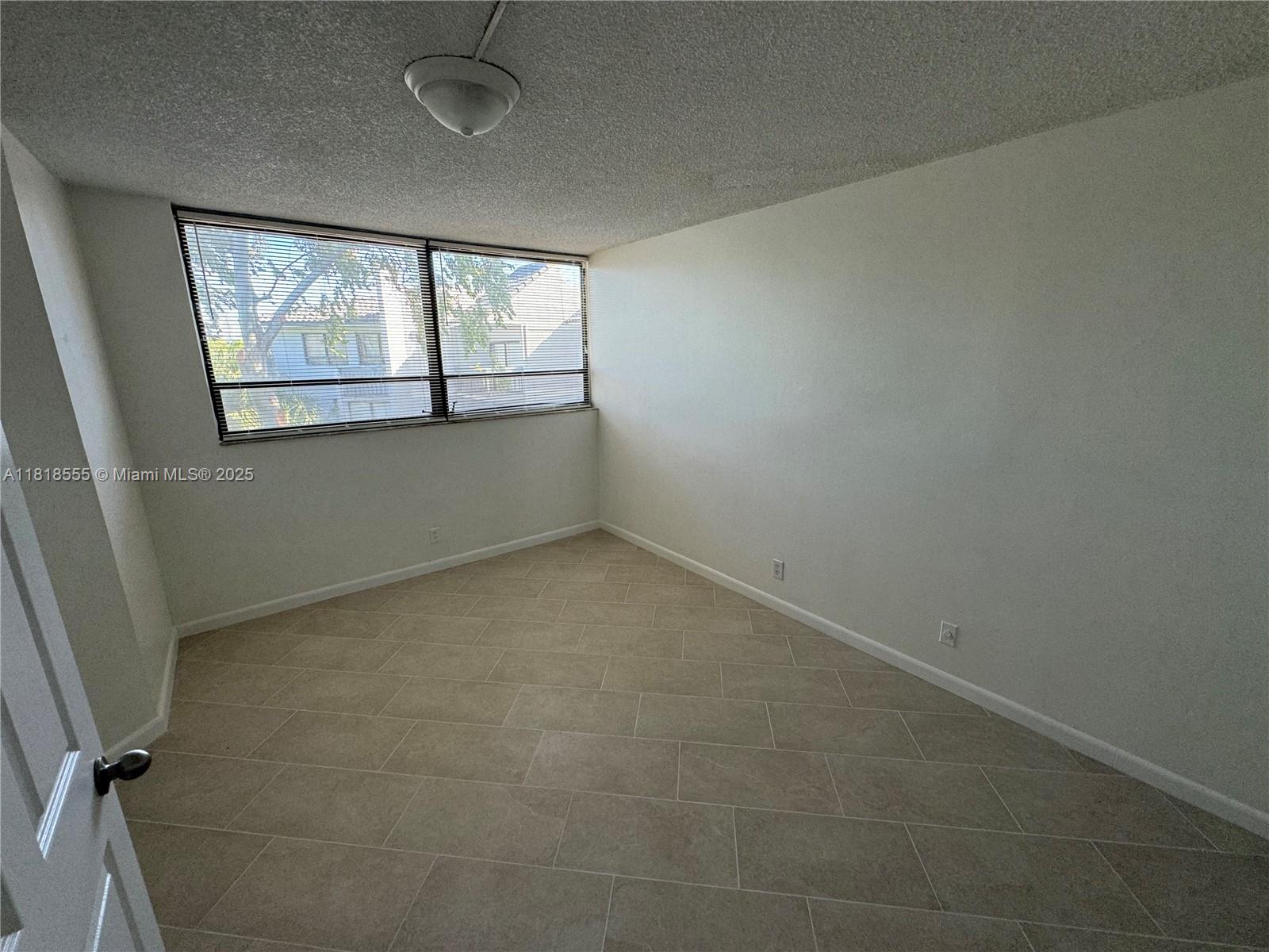 PRESIDENTIAL GOLFVIEW CON - Residential Lease