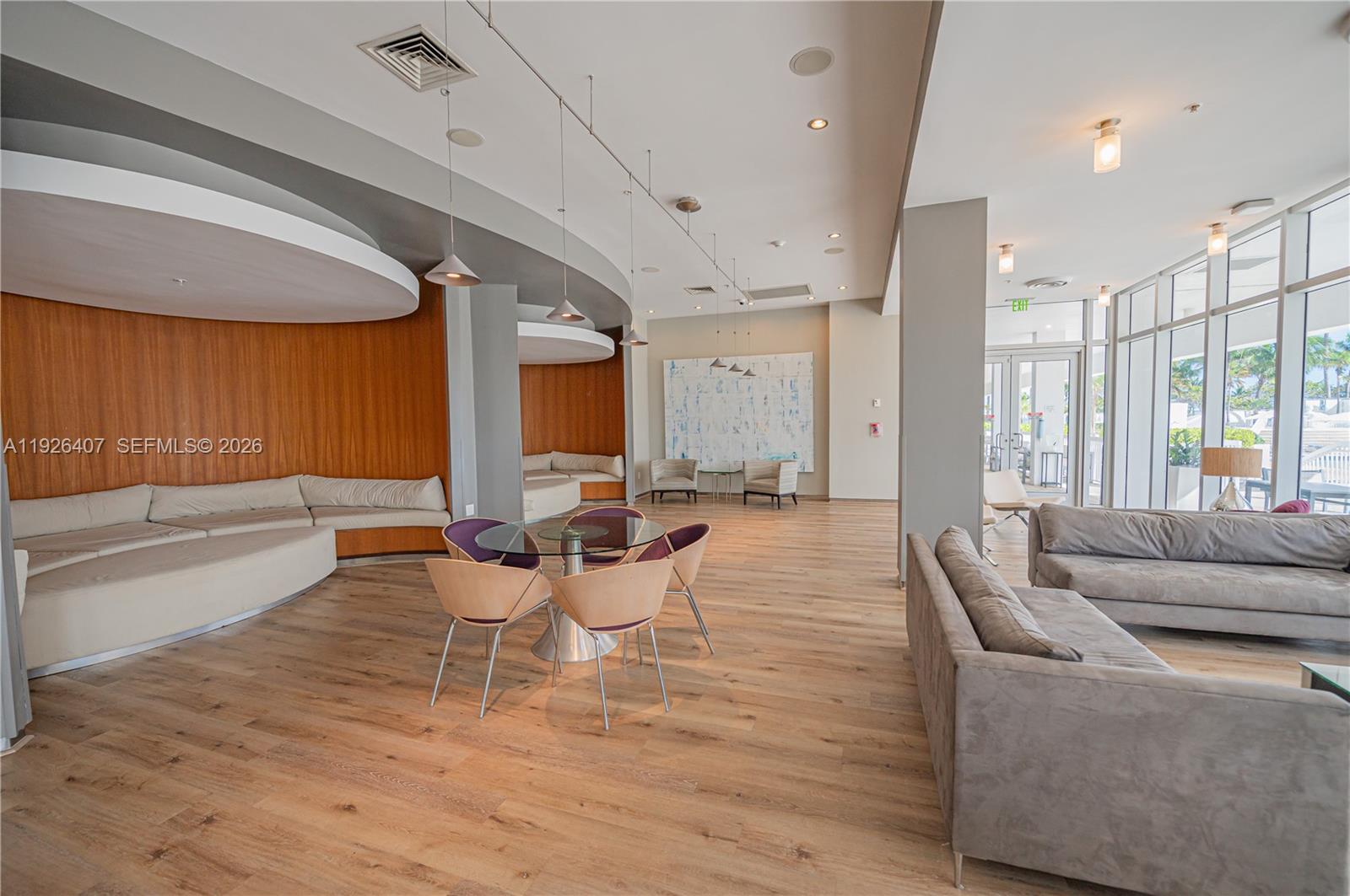 HARBOUR HOUSE - Residential