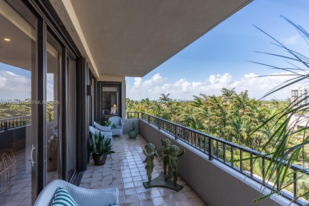 THE EMERALDBAY @ KEY COLO - Residential
