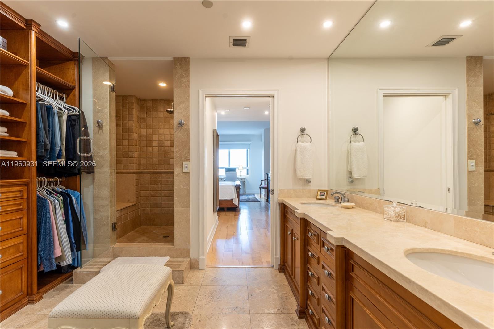 THE EMERALDBAY @ KEY COLO - Residential