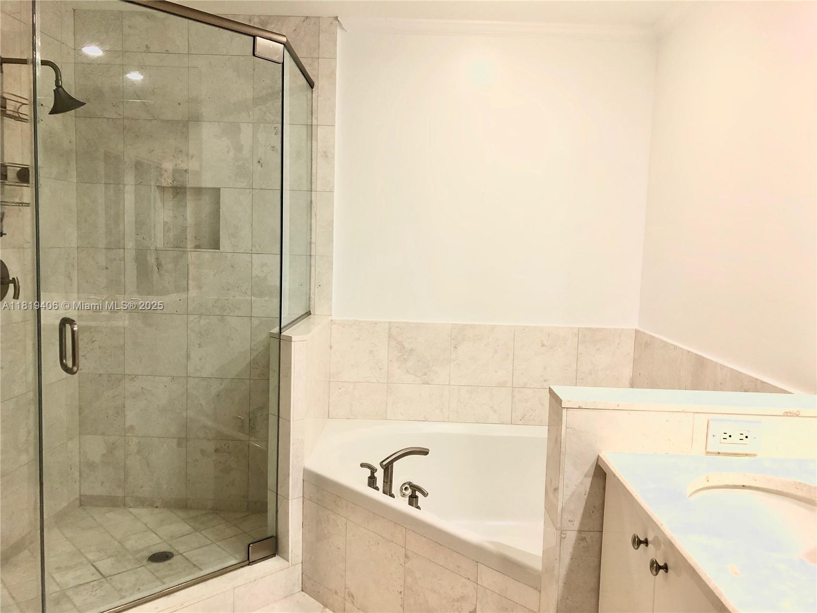 CARBONELL CONDOUNIT - Residential Lease