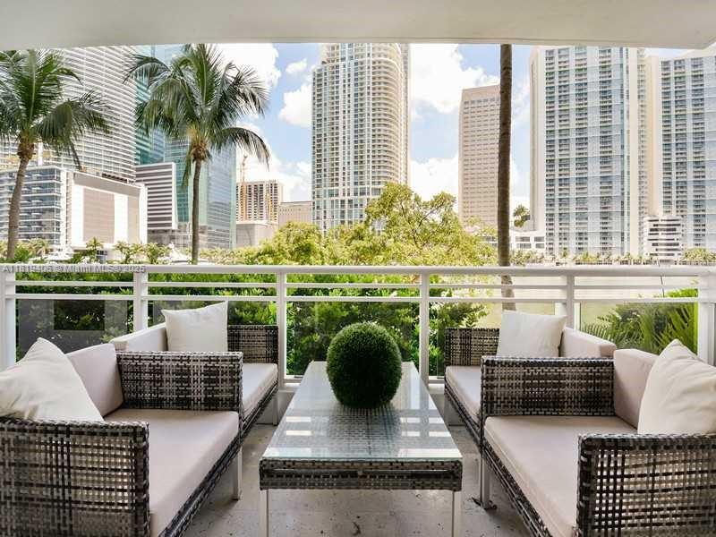 CARBONELL CONDOUNIT - Residential Lease