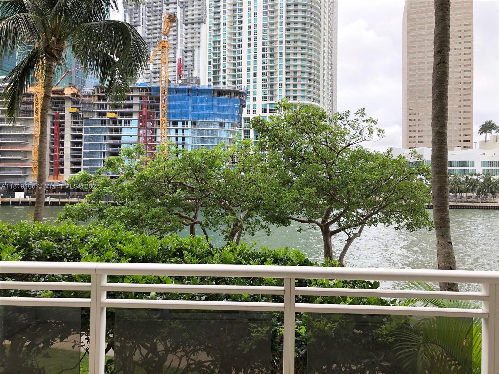 CARBONELL CONDOUNIT - Residential Lease