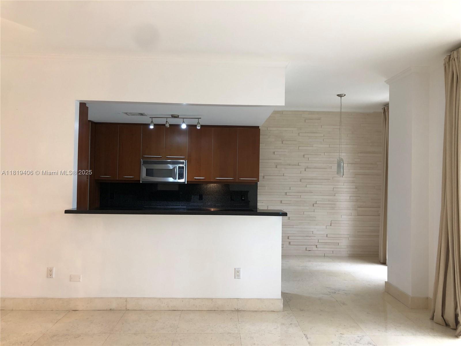 CARBONELL CONDOUNIT - Residential Lease
