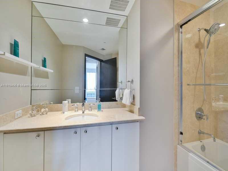CARBONELL CONDOUNIT - Residential Lease