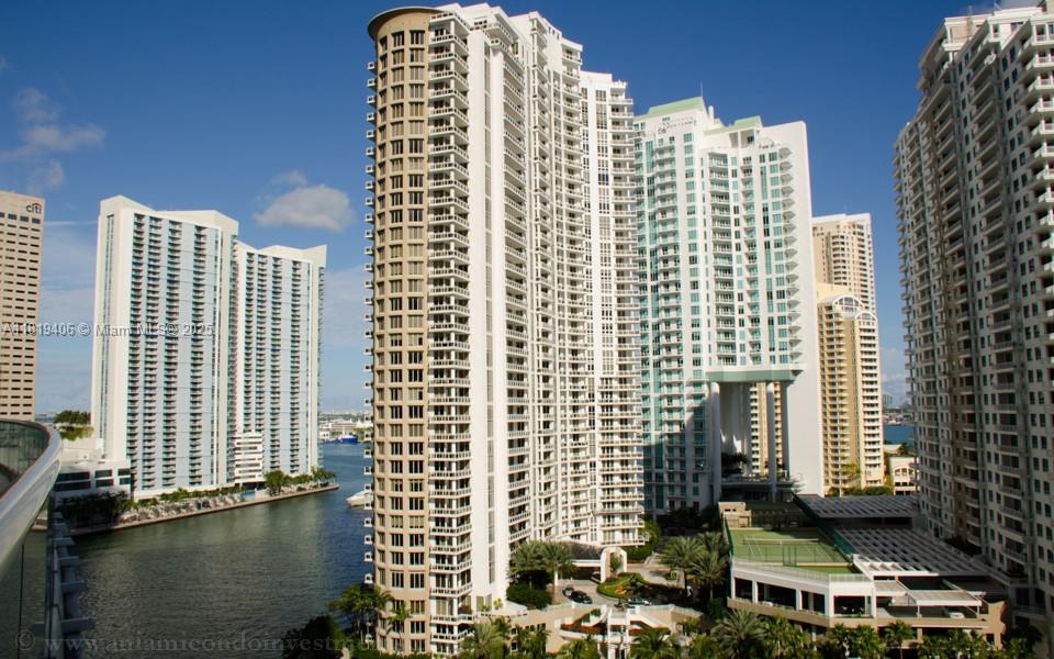 CARBONELL CONDOUNIT - Residential Lease