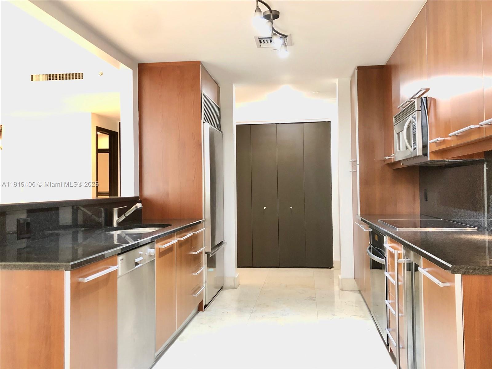 CARBONELL CONDOUNIT - Residential Lease