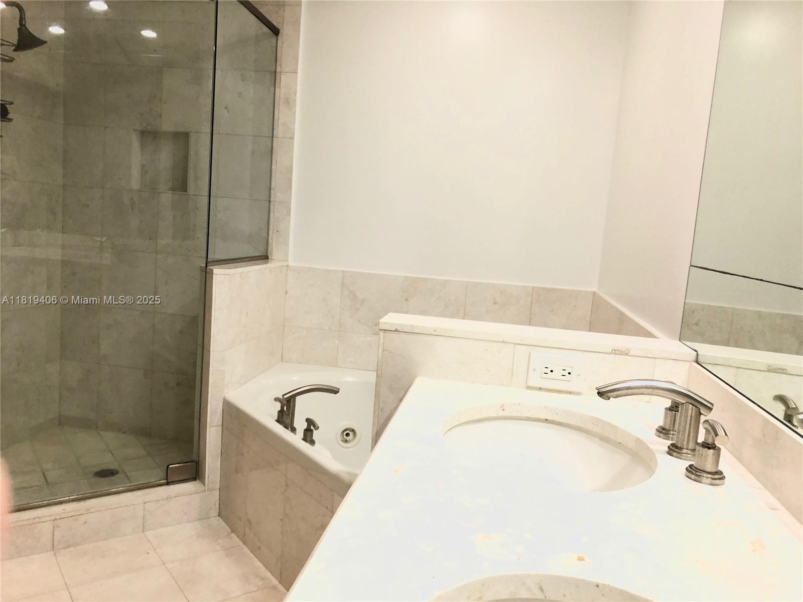 CARBONELL CONDOUNIT - Residential Lease