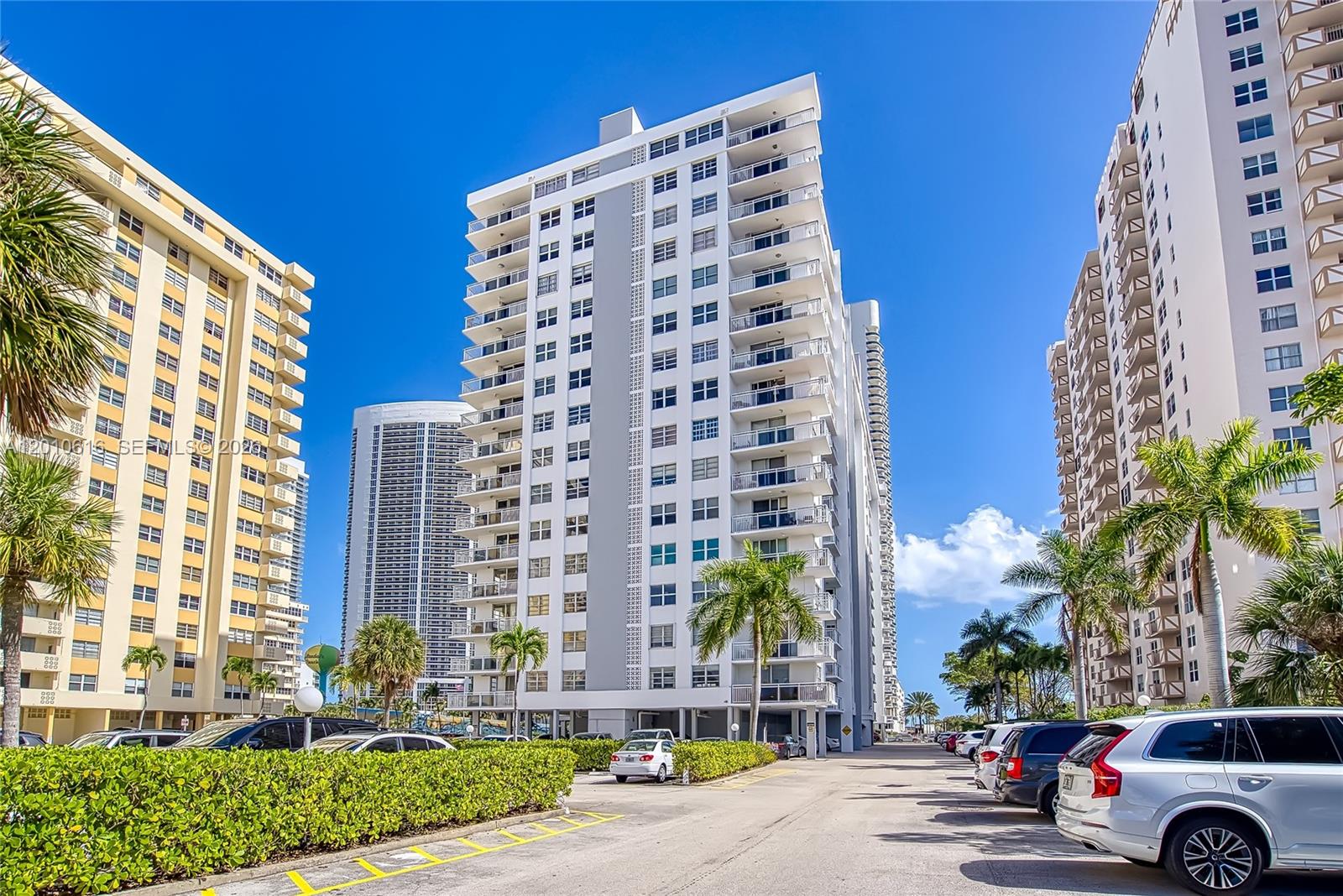 PLAZA TOWERS SOUTH CONDO - Residential
