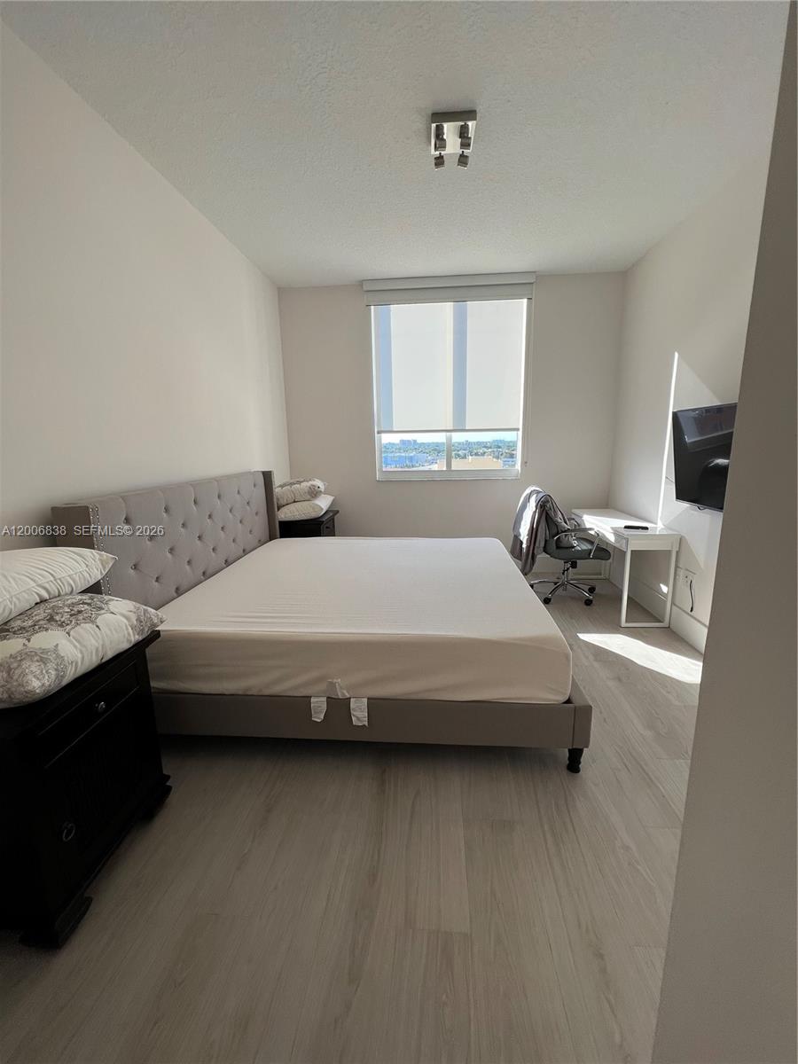 VENTURE AT AVENTURA EAST - Residential