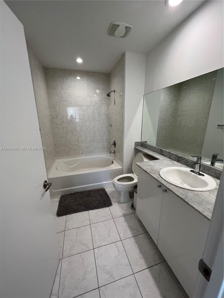 VENTURE AT AVENTURA EAST - Residential