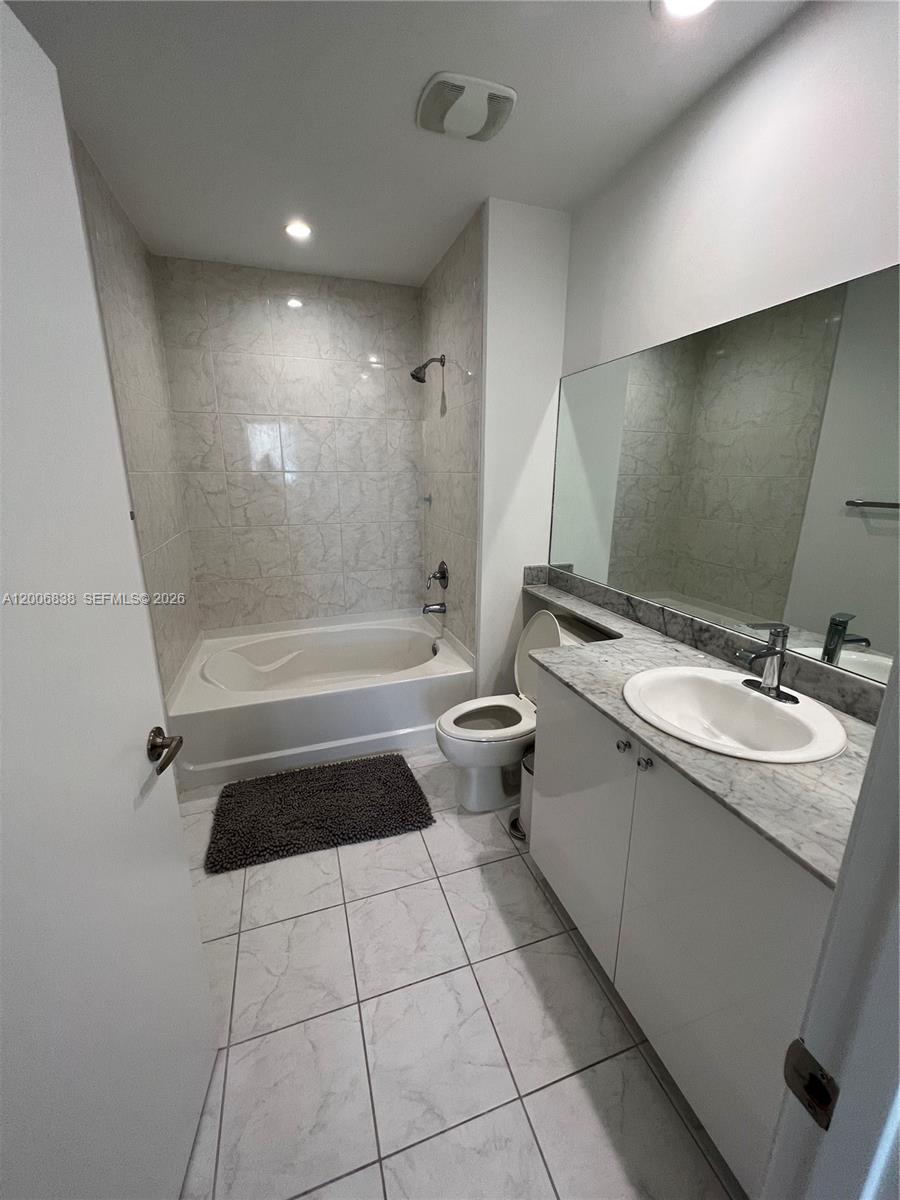 VENTURE AT AVENTURA EAST - Residential