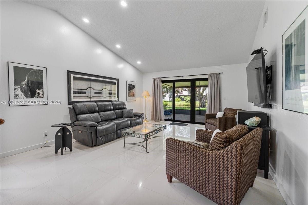 VILLAS OF BONAVENTURE AT - Residential