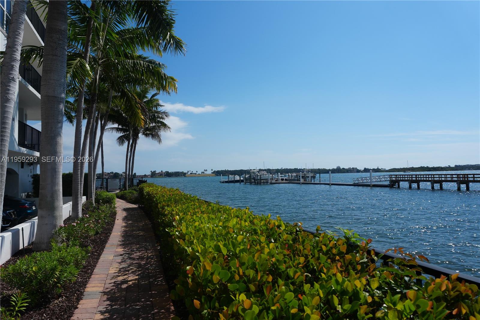 PENINSULA ON THE INTRACOA - Residential