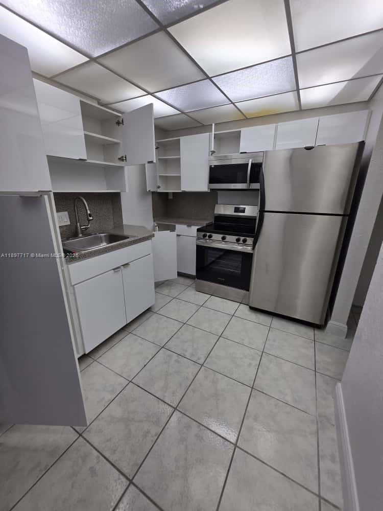SAILBOAT CAY CONDO - Residential