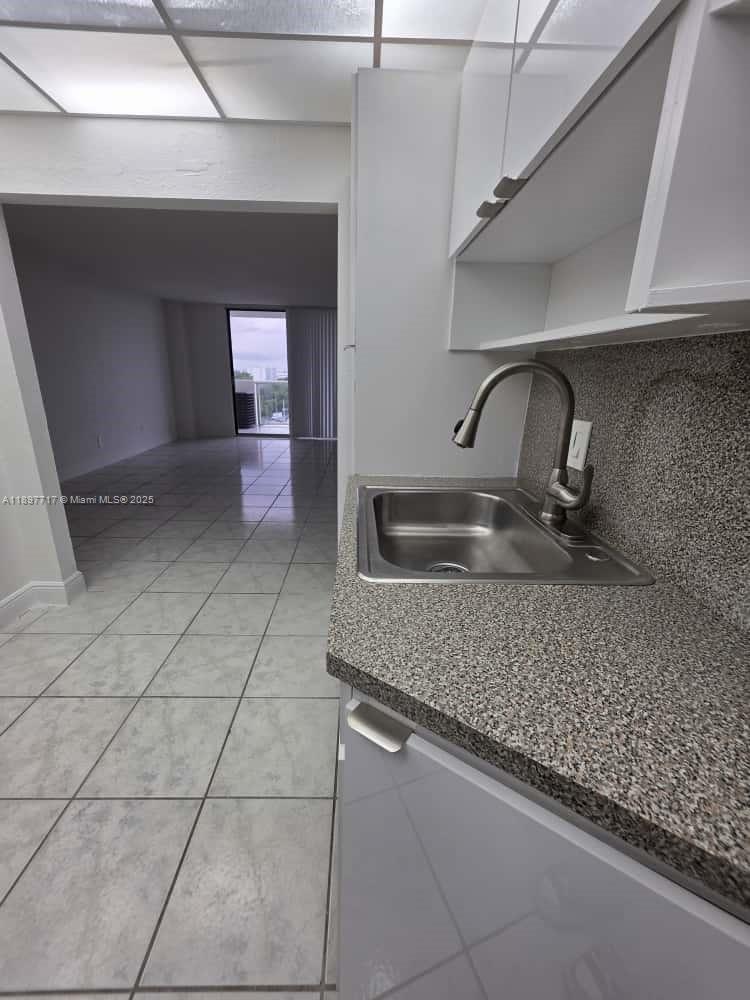 SAILBOAT CAY CONDO - Residential