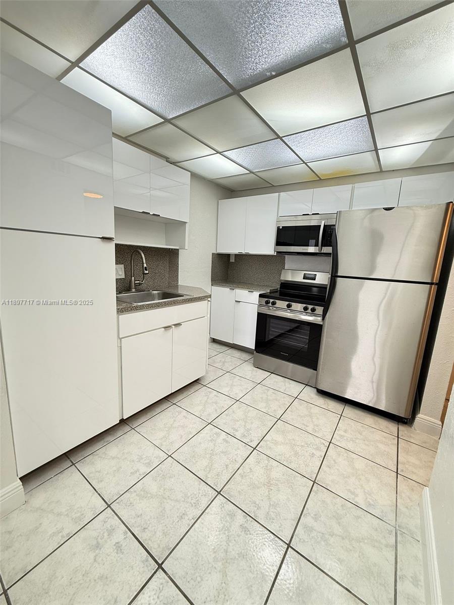 SAILBOAT CAY CONDO - Residential