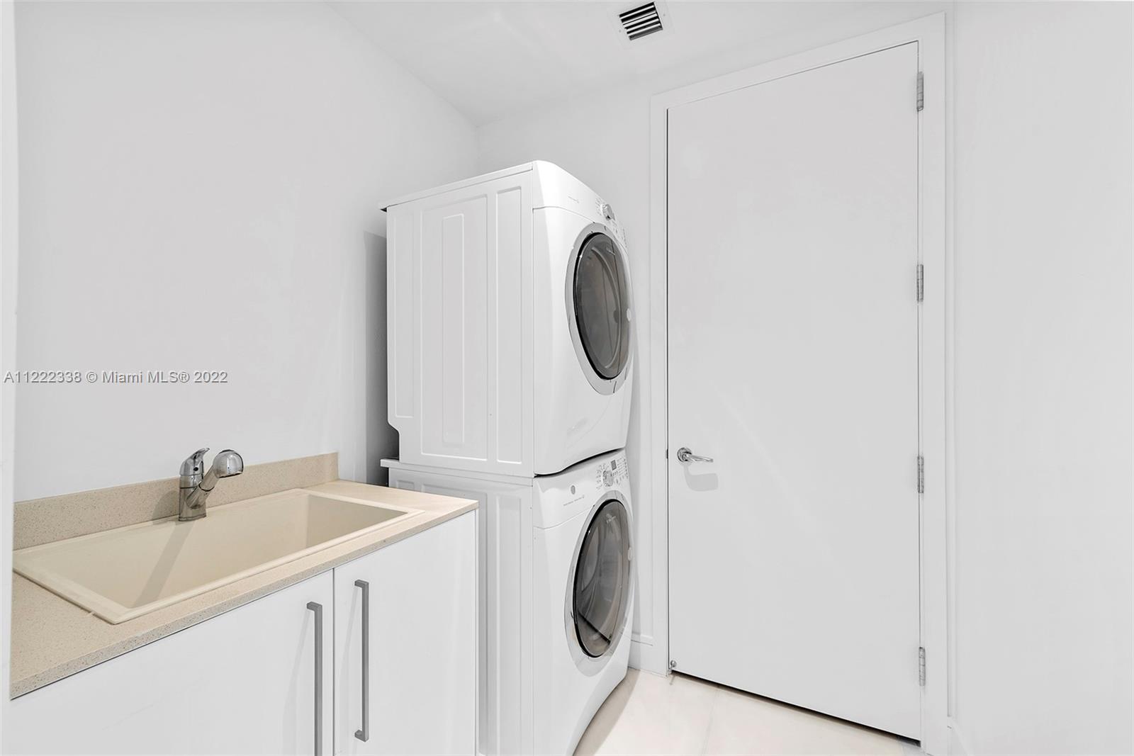 JADE SIGNATURE CONDO - Residential