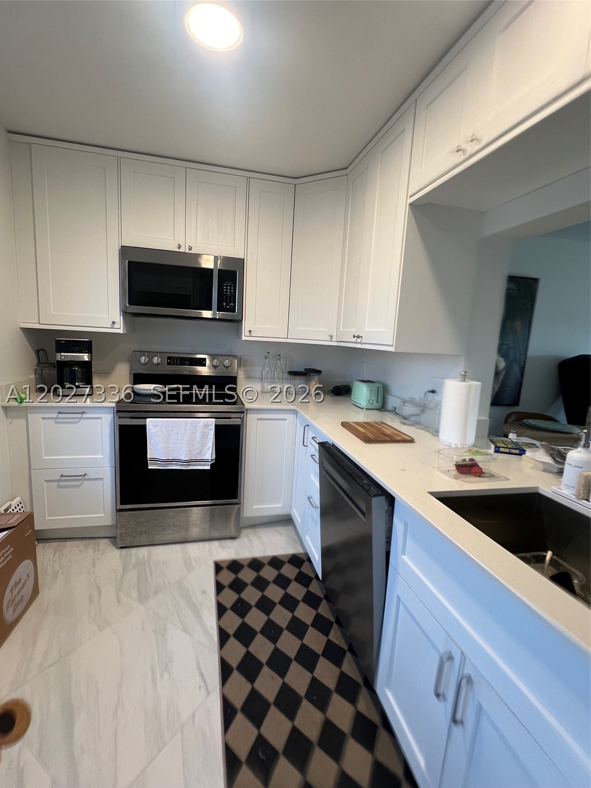 FAIRWAYS ROYALE CONDO - Residential Lease