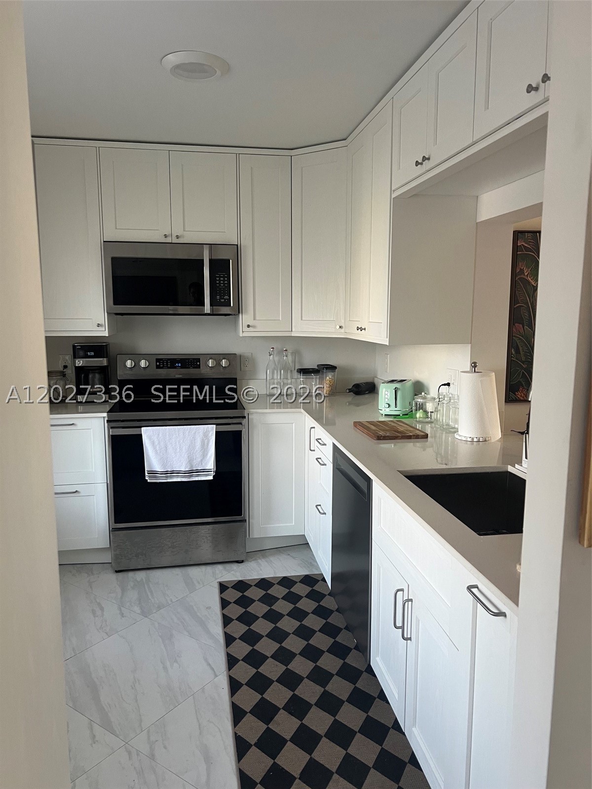 FAIRWAYS ROYALE CONDO - Residential Lease