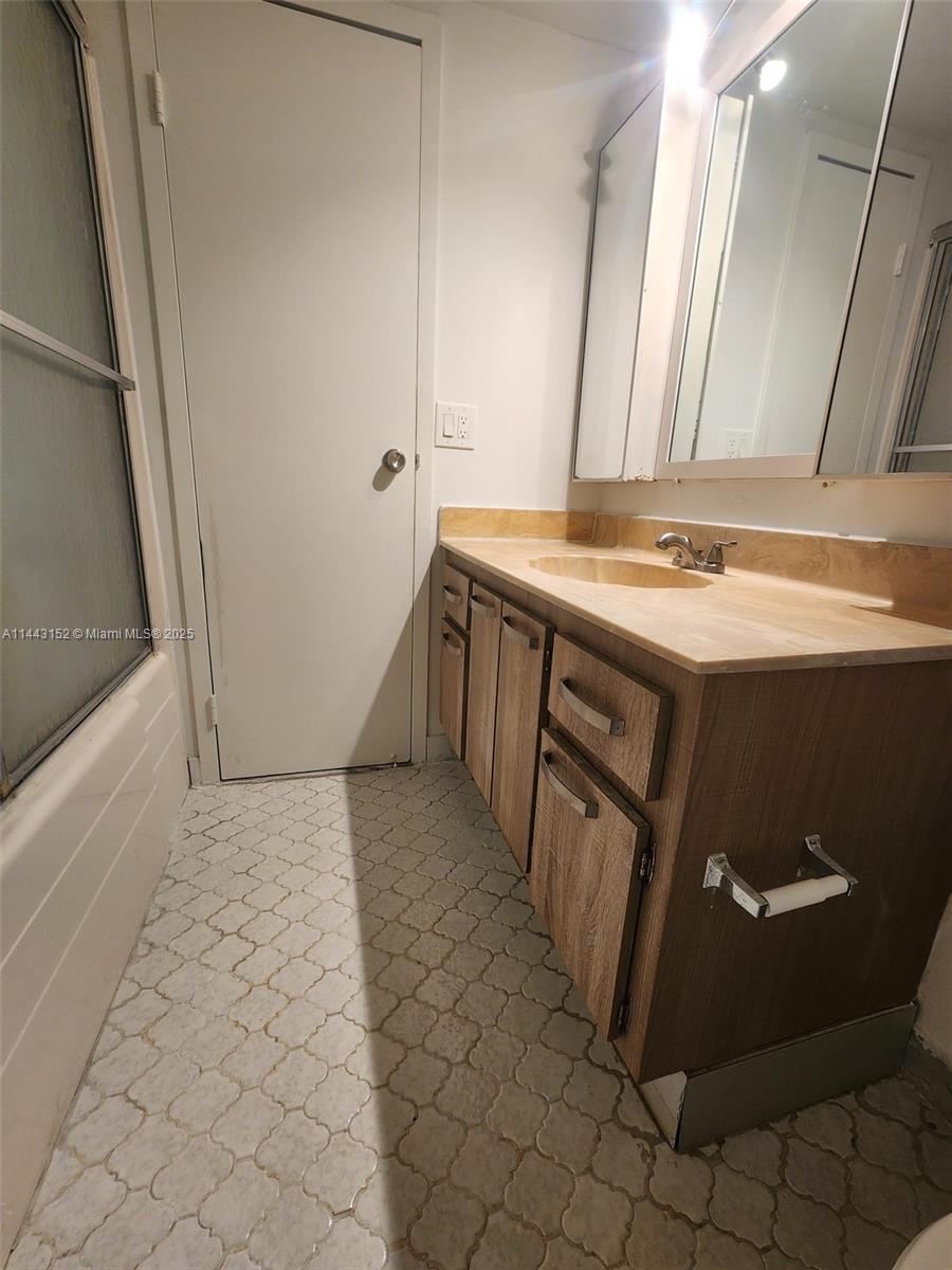 SAILBOAT CAY CONDO - Residential