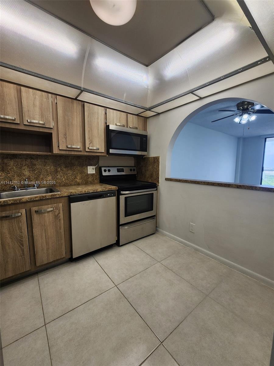 SAILBOAT CAY CONDO - Residential
