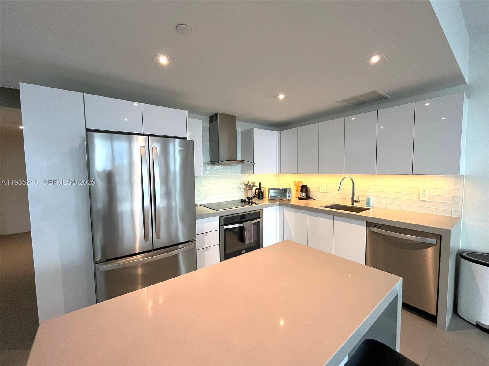 CANVAS CONDO - Residential Lease