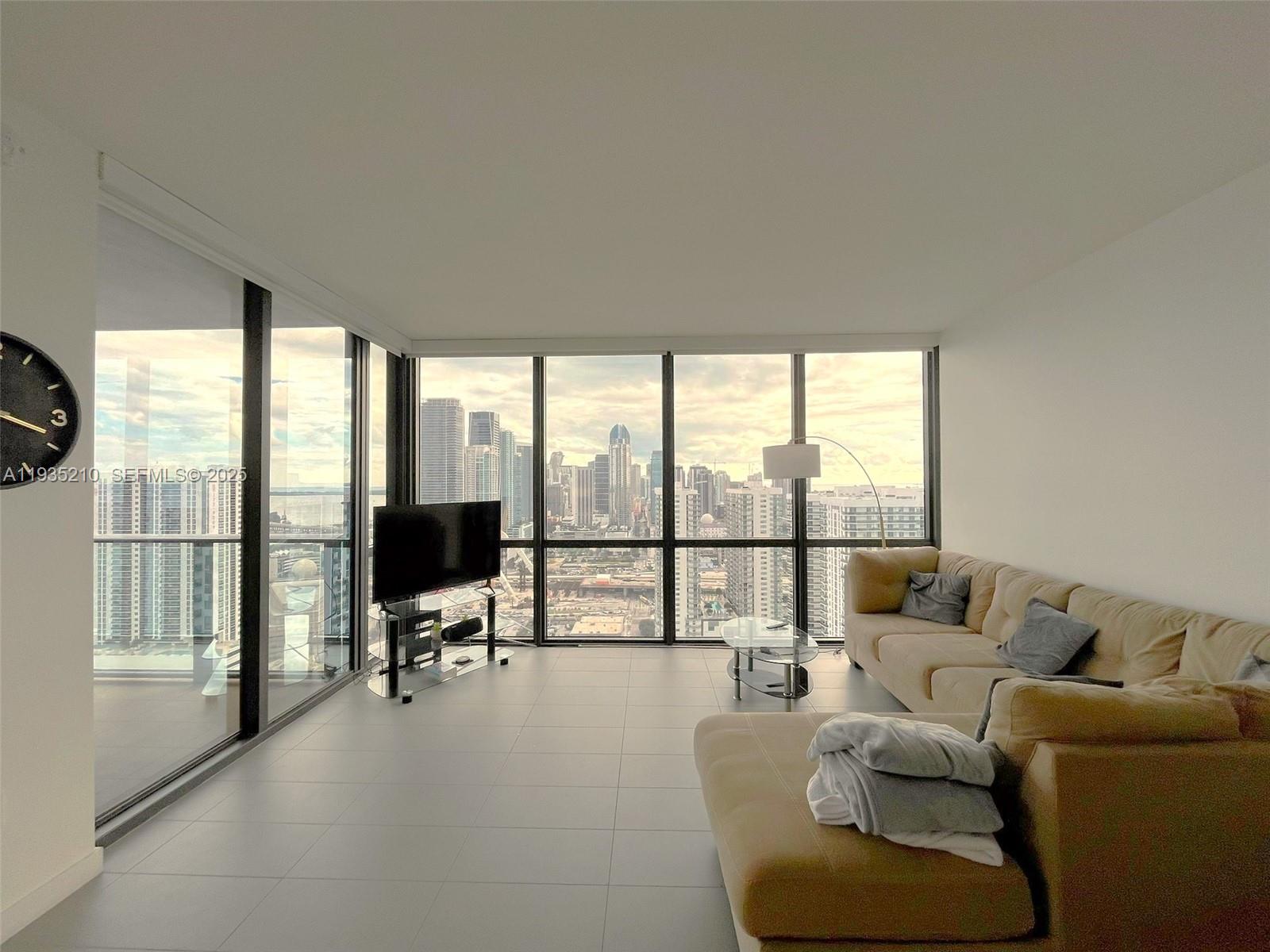 CANVAS CONDO - Residential Lease