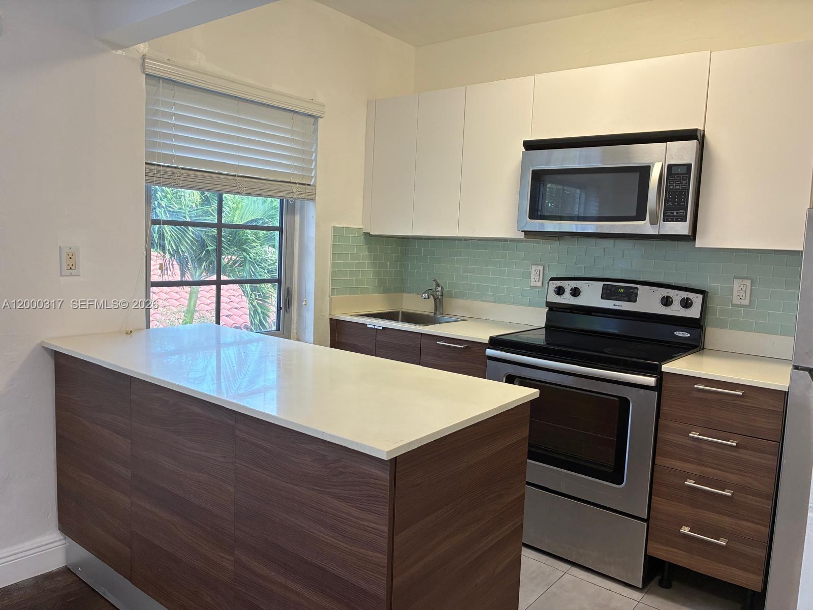SHORES PLAZA WEST CONDO - Residential
