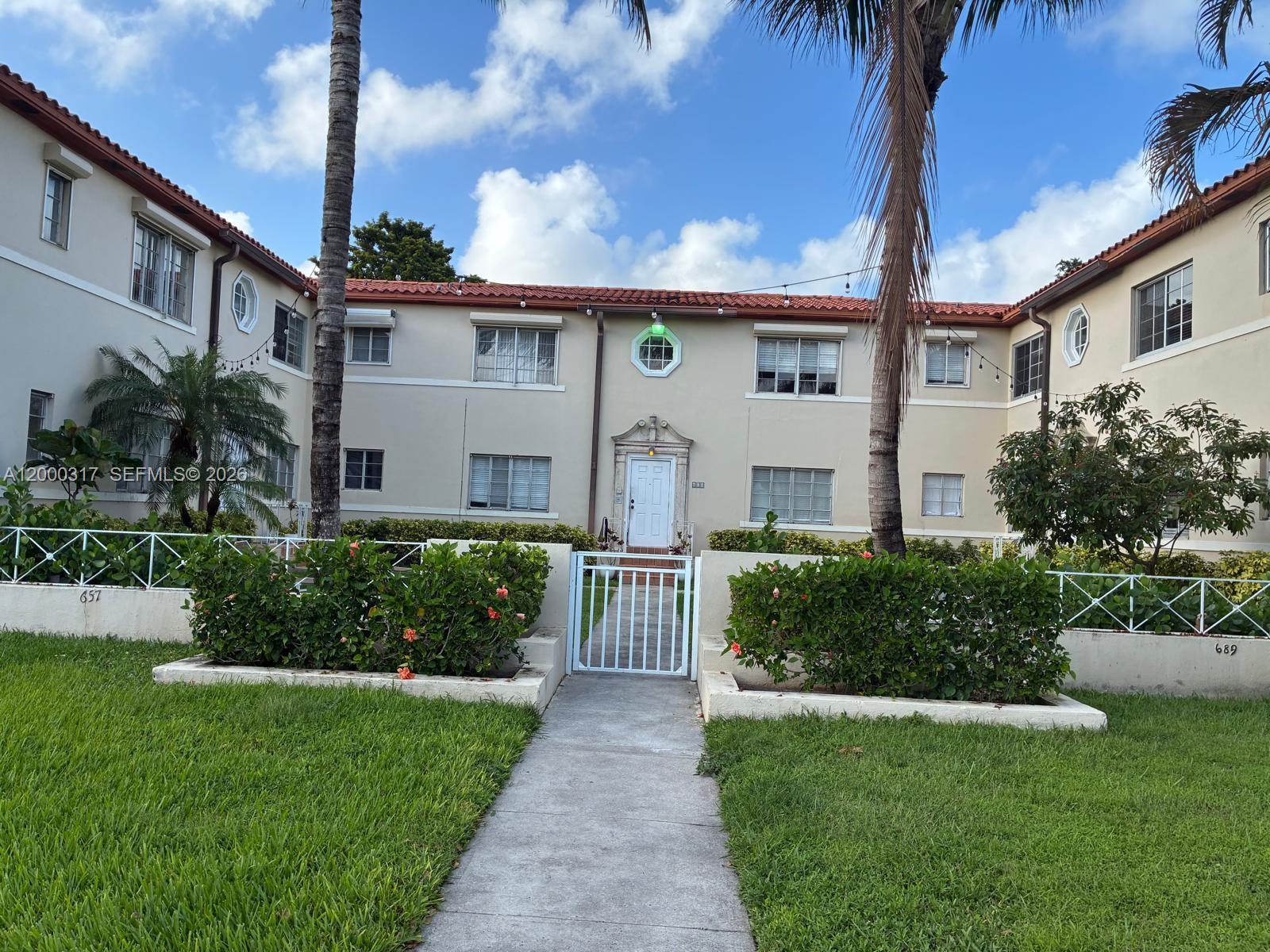 SHORES PLAZA WEST CONDO - Residential