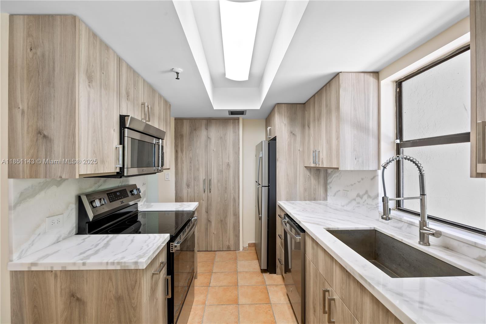 PELICAN REEF CONDO - Residential Lease