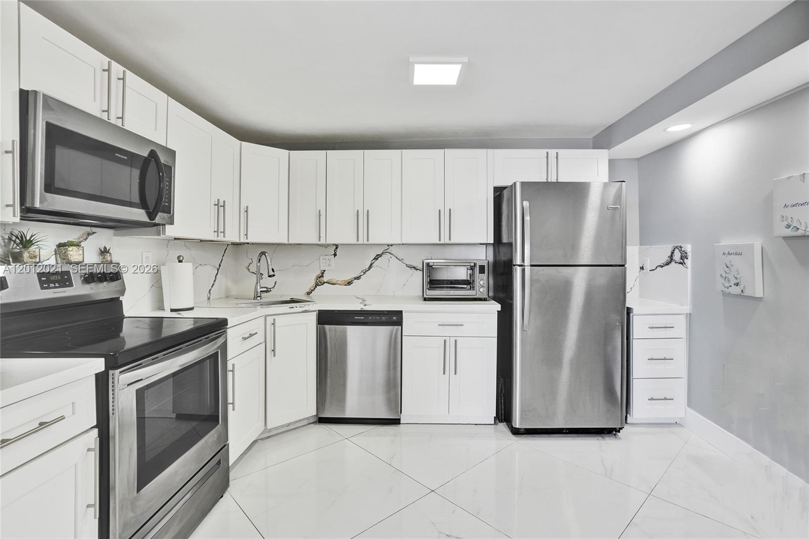 COMMODORE PLAZA CONDO - Residential