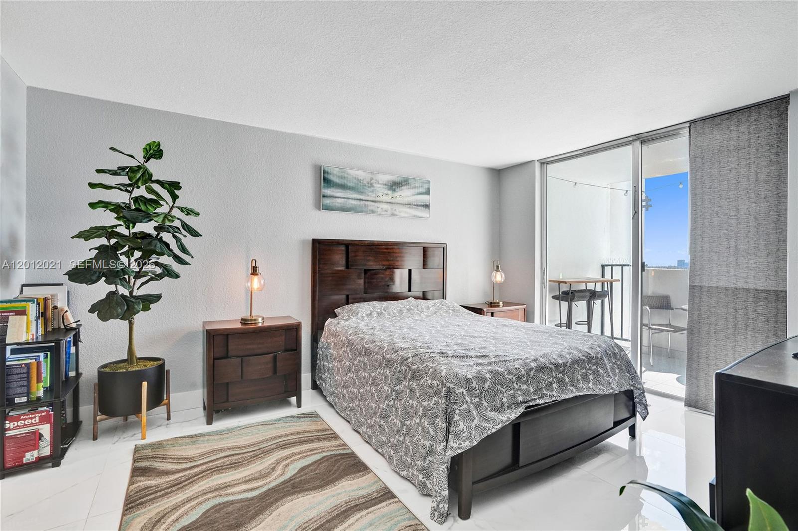 COMMODORE PLAZA CONDO - Residential