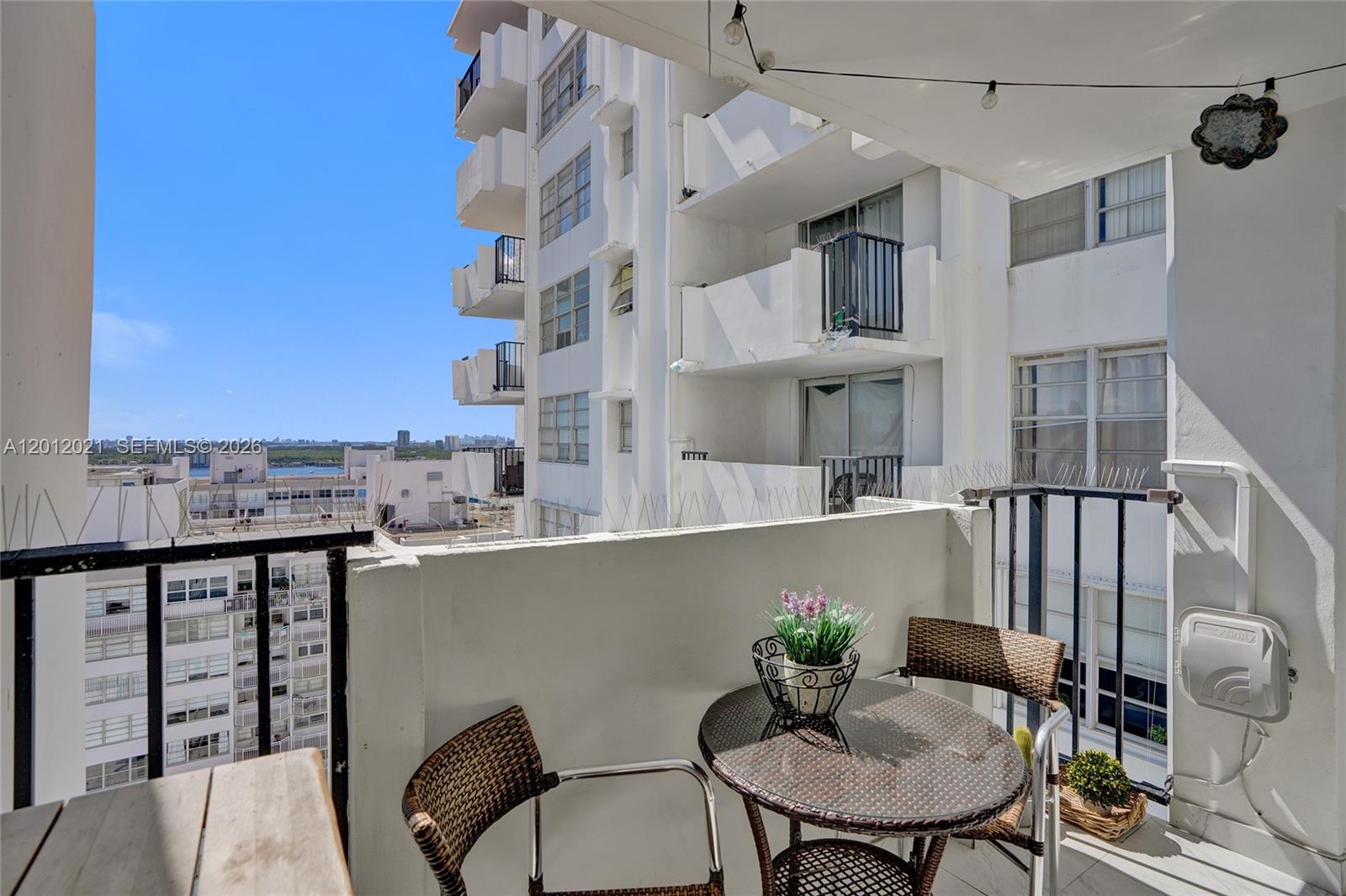 COMMODORE PLAZA CONDO - Residential