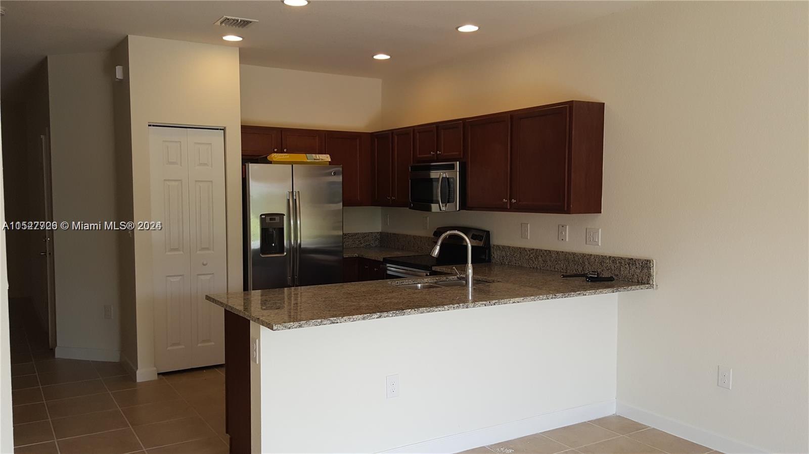 BAYWINDS OF GALAPAGOS FIR - Residential Lease