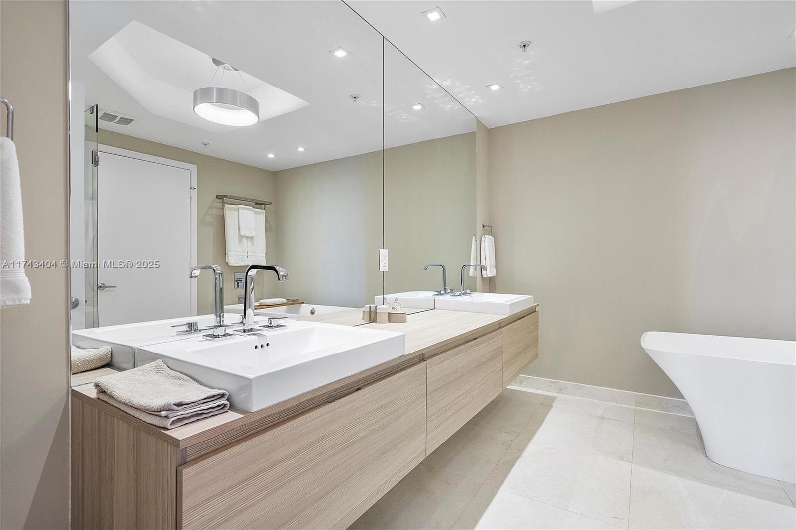MARINA PALMS RESIDENCES N - Residential