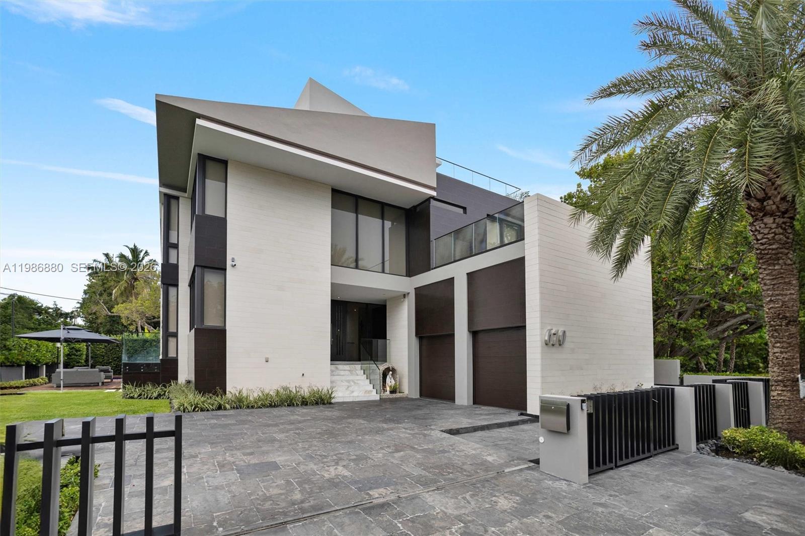 This spectacular property in Key Biscayne offers a luxurious and comfortable lifestyle. With three floors, expansive gardens, and a balcony with a wooden deck, it invites you to enjoy the outdoors in a sublime setting. High-end finishes, such as bathrooms clad in stone and natural, organic materials, add a touch of elegance. Featuring 6 bedrooms, 2 offices, a gym, and a spectacular kitchen with stone countertops and a wine cellar, this home is designed to meet every need. The pool with a water heater offers a relaxation oasis, while the closed garage for 2 cars and capacity for 5 more ensure convenience and security. Located on the best street in Key Biscayne.